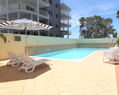 santorini-mudjimba-pool-2